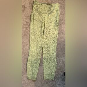 Lululemon Base Pace HR 25” leggings, size 6